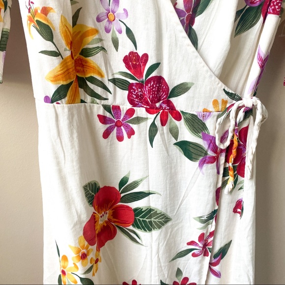 NWOT Off White Vacation Floral Short Sleeve Wrap Mini Dress - Picture 3 of 7